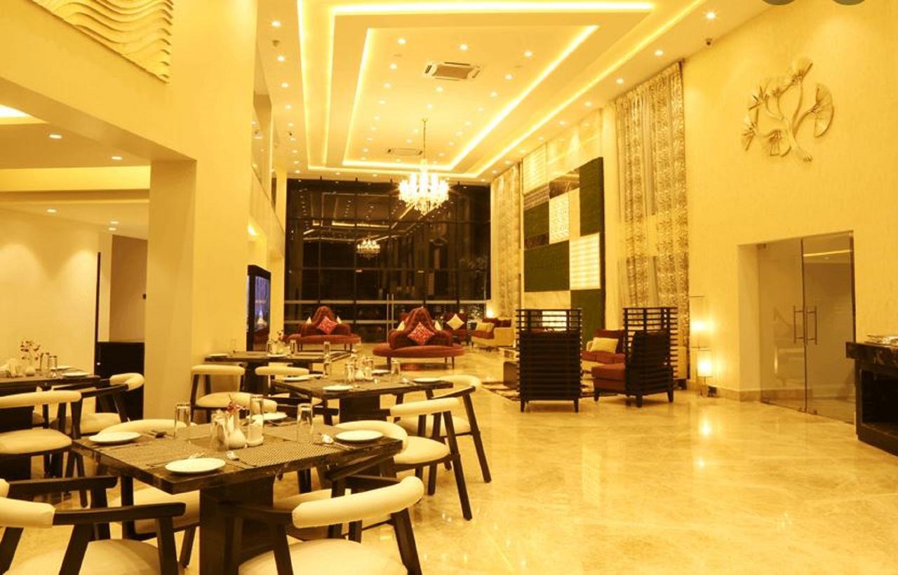 Отель The Flora Grand, Vasco, Goa Васко-да-Гама Экстерьер фото