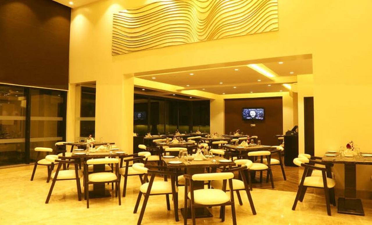 Отель The Flora Grand, Vasco, Goa Васко-да-Гама Экстерьер фото